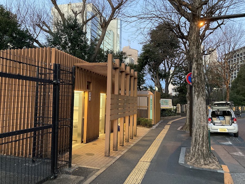 Ochanomizu Bridge Public Restroom Side Smoking Area