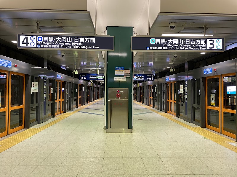Shirokane-Takanawa Station Exit 3 Smoking Area